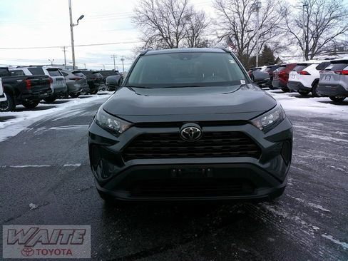 Used 2021 Toyota RAV4 LE image 6