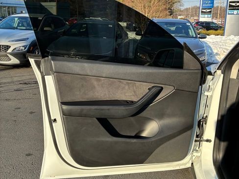 Used 2021 Tesla Model Y Long Range image 43