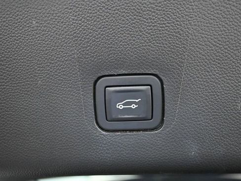 Used 2019 Chevrolet Traverse Premier AWD/4WD image 15