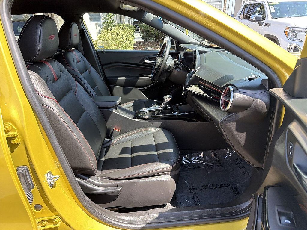 Used 2025 Chevrolet Trax RS w/ Driver Confidence Package FWD image 26