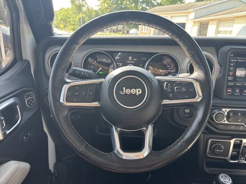 Used 2021 Jeep Wrangler Unlimited Sahara AWD/4WD image 28