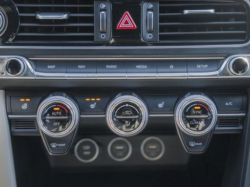 Used 2023 Genesis G70 2.0T image 20