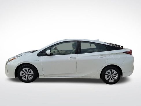Used 2018 Toyota Prius Four image 2