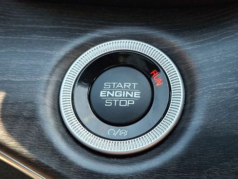 Used 2023 Jeep Grand Cherokee Overland w/ Luxury Tech Group IV AWD/4WD image 23