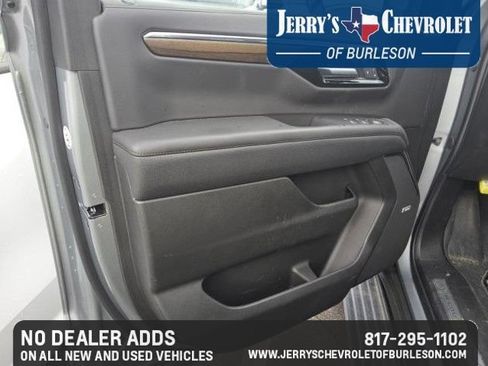 Used 2025 Chevrolet Tahoe High Country AWD/4WD image 9