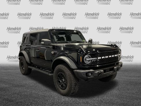 Used 2023 Ford Bronco Wildtrak image 2
