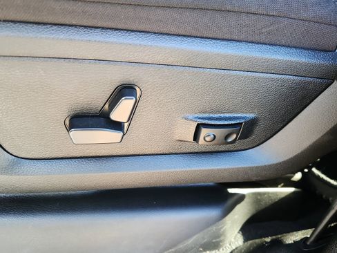 Used 2024 RAM 2500 Big Horn AWD/4WD image 9