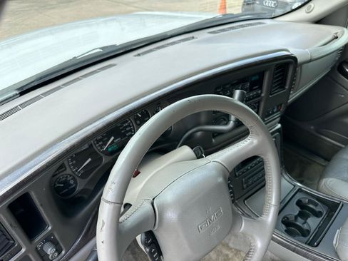 Used 2002 GMC Yukon XL Denali AWD/4WD image 31