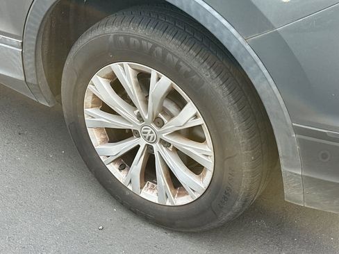 Used 2018 Volkswagen Tiguan S image 18