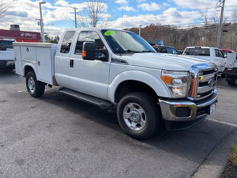 Used 2016 Ford F250 XLT w/ XLT Interior Package image 4
