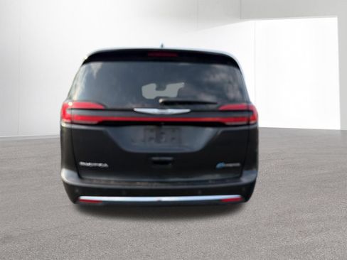 Used 2023 Chrysler Pacifica Limited FWD image 4