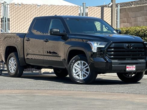 Used 2025 Toyota Tundra SR5 AWD/4WD image 2