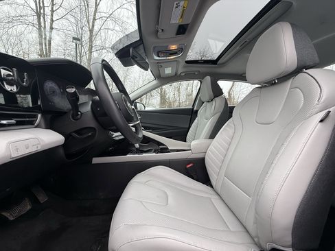 Used 2024 Hyundai Elantra Limited image 26