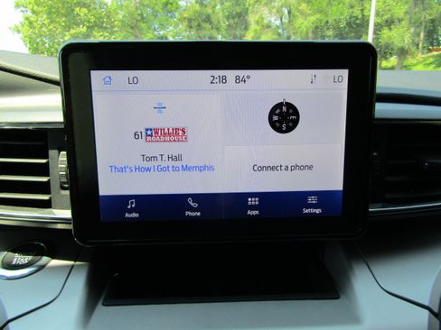Used 2024 Ford Explorer XLT w/ Equipment Group 202A AWD/4WD image 22