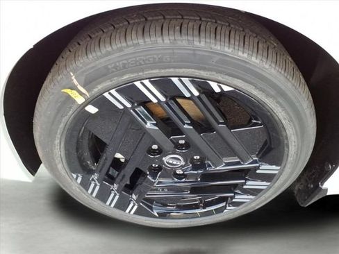 Certified 2026 Nissan Sentra SR w/ Floor Mat Package FWD image 9