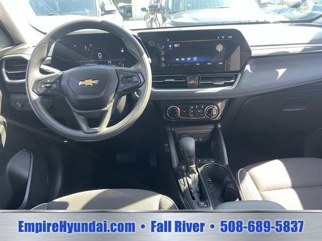 Used 2025 Chevrolet TrailBlazer LT AWD/4WD image 14
