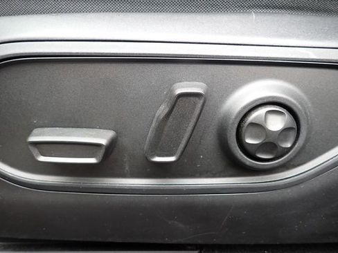 Used 2023 Jeep Grand Cherokee Limited image 19