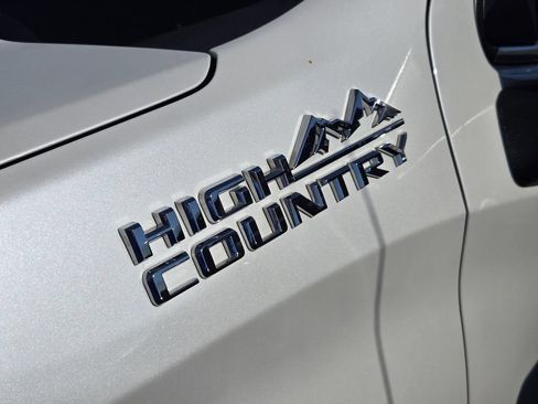 Used 2022 Chevrolet Silverado 1500 High Country w/ High Country Premium Package AWD/4WD image 17