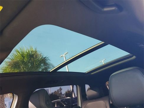 Certified 2024 Volkswagen Tiguan SE R-Line image 30