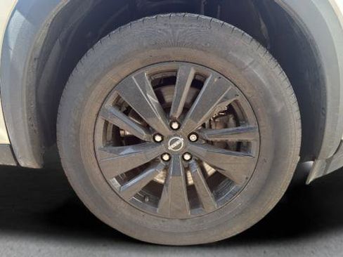 Used 2023 Nissan Pathfinder SL AWD/4WD image 12
