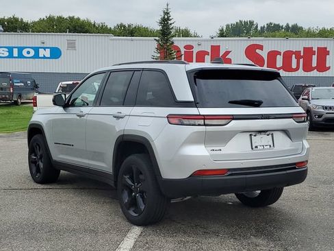 Certified 2024 Jeep Grand Cherokee Altitude AWD/4WD image 8
