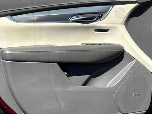 Used 2017 Cadillac XT5 Luxury w/ Driver Awareness Package image 23