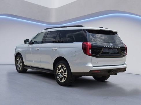 Used 2025 Ford Expedition Active RWD image 4