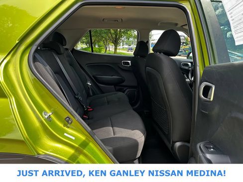 Used 2022 Hyundai Venue SE FWD image 18