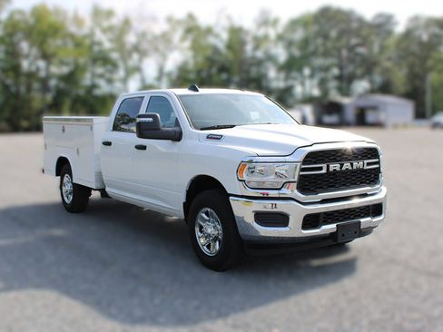 Used 2023 RAM 2500 Tradesman w/ Chrome Appearance Group AWD/4WD image 2