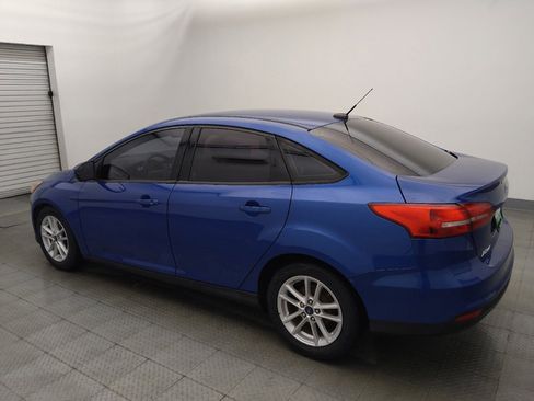 Used 2018 Ford Focus SE FWD image 3