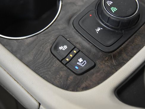 Used 2020 GMC Acadia Denali AWD/4WD image 39