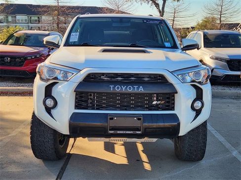 Used 2018 Toyota 4Runner TRD Off-Road image 2