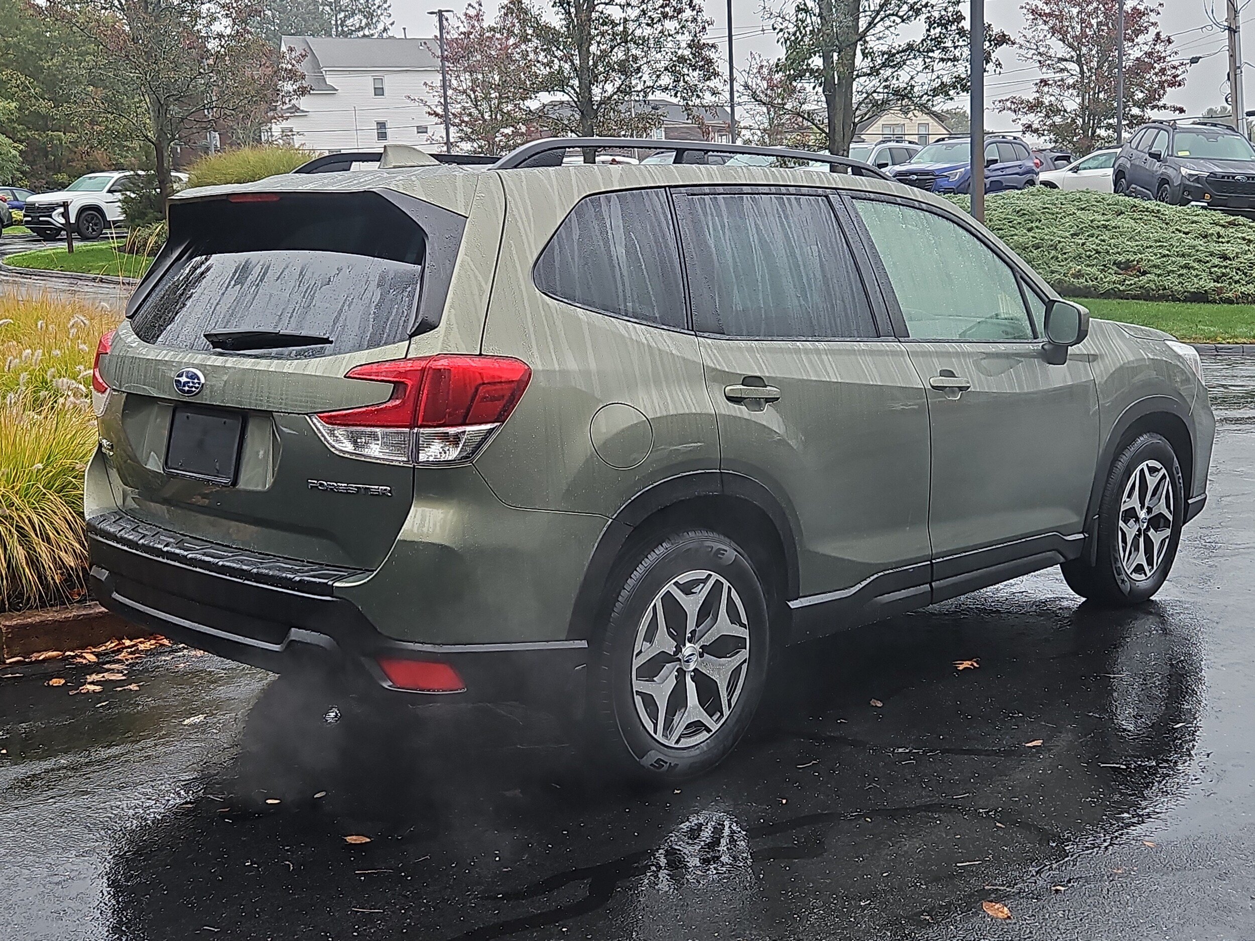 Used 2021 Subaru Forester Premium AWD/4WD image 2