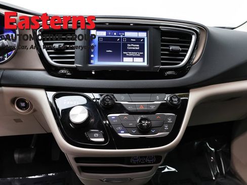 Used 2023 Chrysler Voyager LX FWD image 12