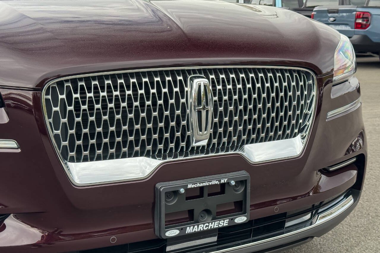 Used 2024 Lincoln Aviator AWD w/ Premium Package image 9