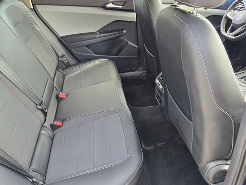 Certified 2023 Volkswagen Taos SE w/ Panoramic Sunroof Package FWD image 17