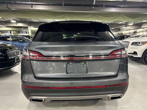 Used 2022 Lincoln Nautilus Reserve image 3