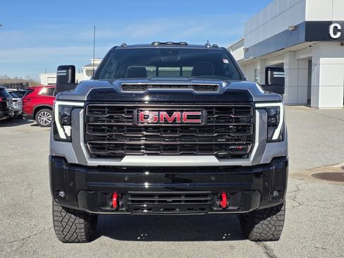 Used 2026 GMC Sierra 2500 AT4X image 2