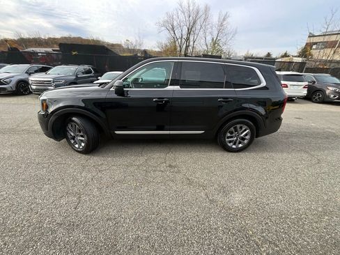Used 2023 Kia Telluride LX image 3