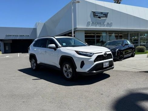 Used 2022 Toyota RAV4 XLE w/ Convenience Package FWD image 1