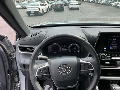 Used 2025 Toyota Highlander XSE AWD/4WD image 32