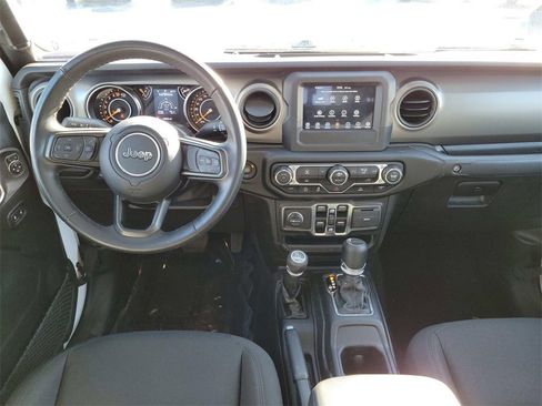 Used 2022 Jeep Gladiator Willys image 3