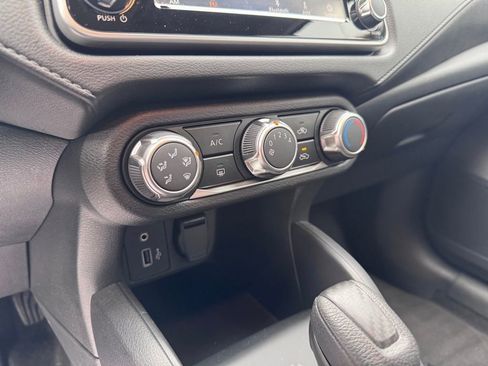 Used 2025 Nissan Versa S w/ Trunk Package image 17