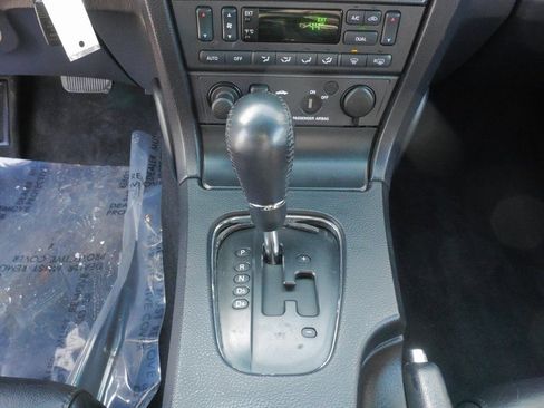 Used 2005 Ford Thunderbird image 13