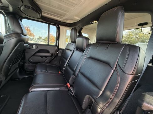 Used 2021 Jeep Wrangler Unlimited Rubicon w/ Cold Weather Group image 27