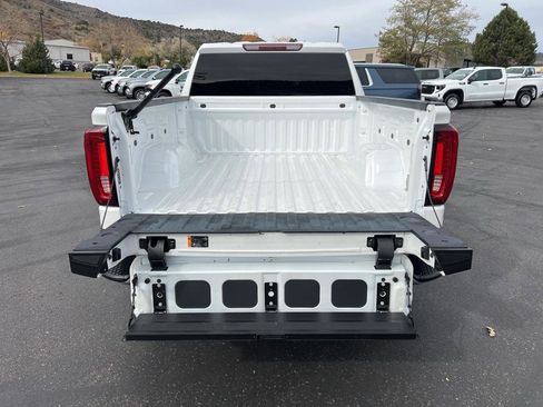 Used 2022 GMC Sierra 1500 SLT w/ SLT Convenience Package image 11