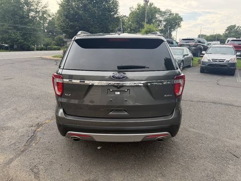Used 2017 Ford Explorer XLT w/ Equipment Group 202A AWD/4WD image 6