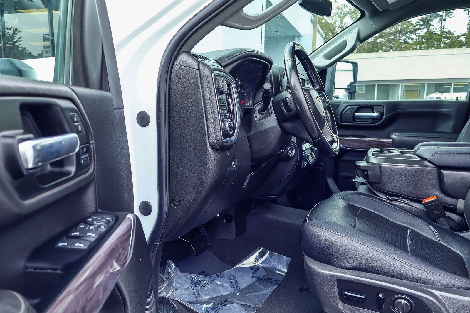 Used 2021 Chevrolet Silverado 2500 LTZ AWD/4WD image 2