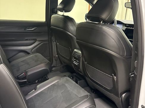 Used 2024 Jeep Grand Cherokee L Laredo AWD/4WD image 32