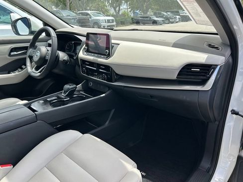 Certified 2021 Nissan Rogue SV w/ Premium Package FWD image 42